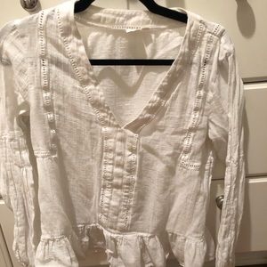 White gap top. Flowy sleeves. Size XS. Gently worn.